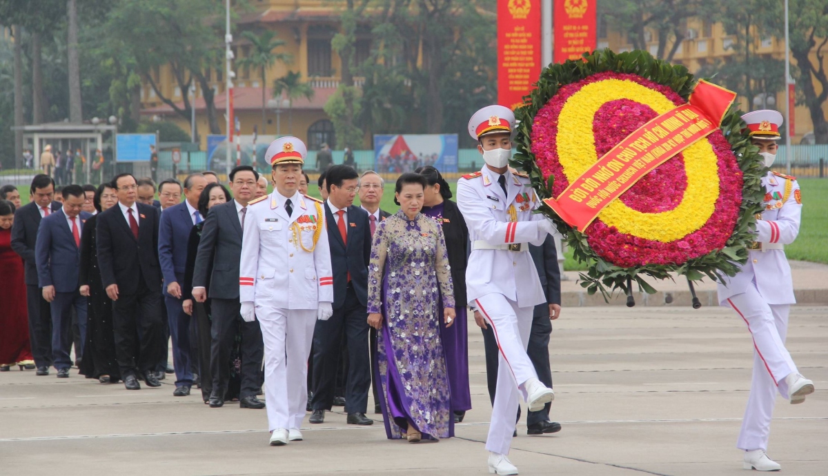 Party, State leaders pay tributes to late President Ho ahead of last NA session